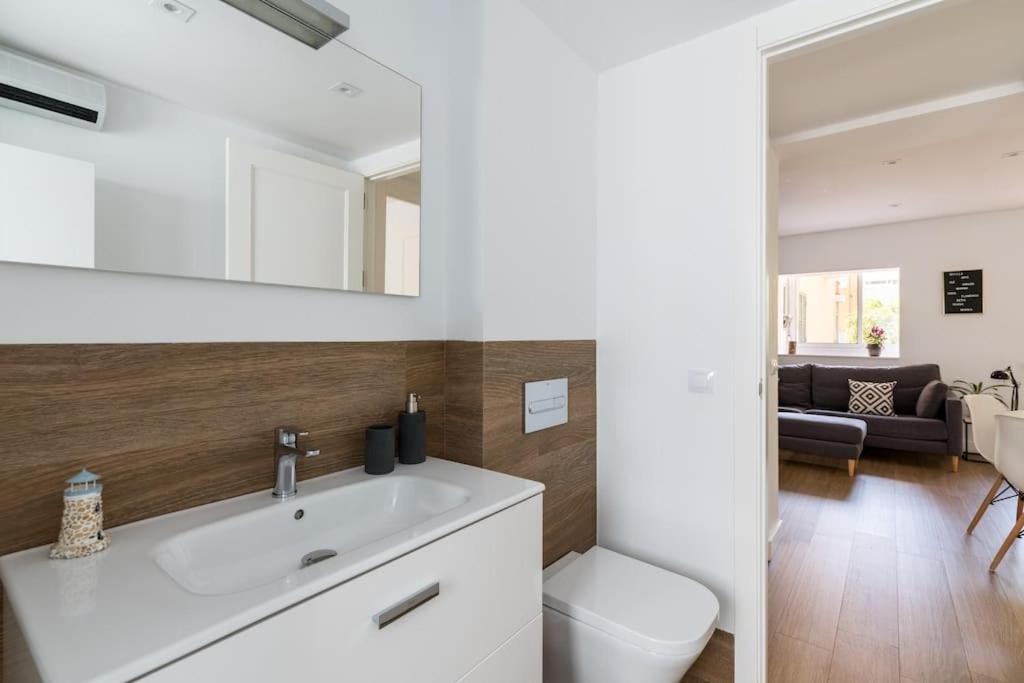 Apartamento Moderno En Triana 2 Dormitorios Y Aire Acondicionado เซบีญา ภายนอก รูปภาพ