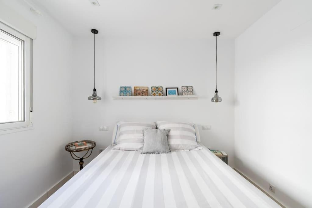 Apartamento Moderno En Triana 2 Dormitorios Y Aire Acondicionado เซบีญา ภายนอก รูปภาพ