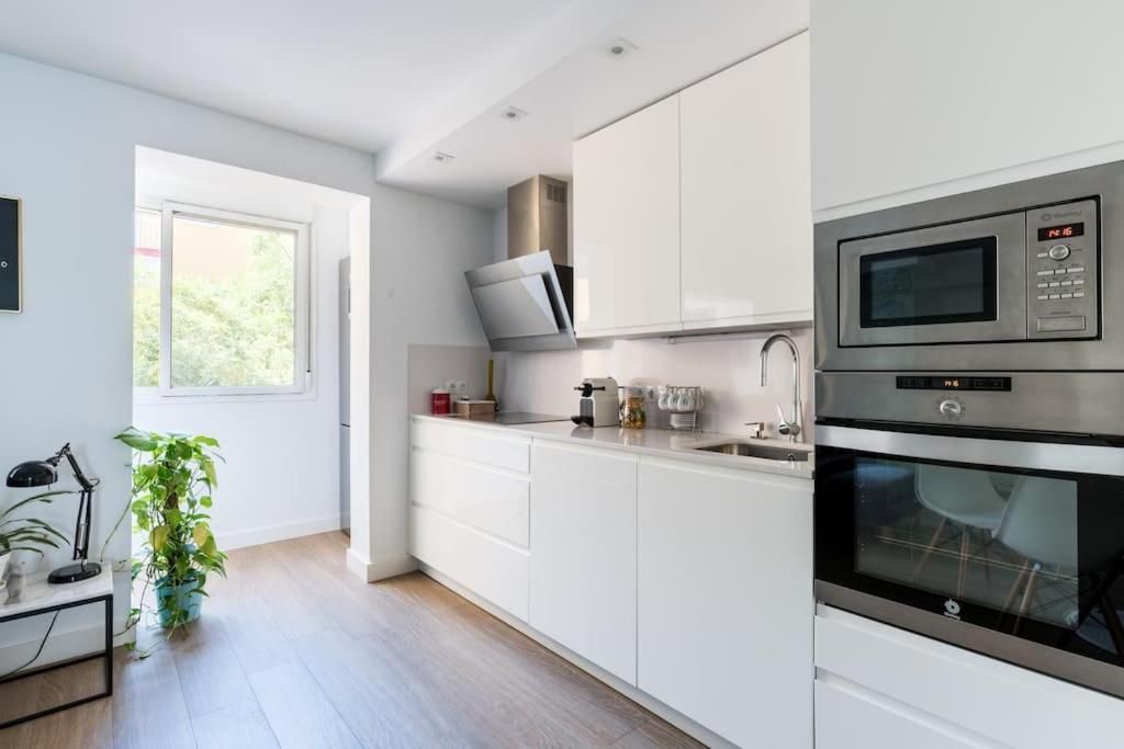 Apartamento Moderno En Triana 2 Dormitorios Y Aire Acondicionado เซบีญา ภายนอก รูปภาพ