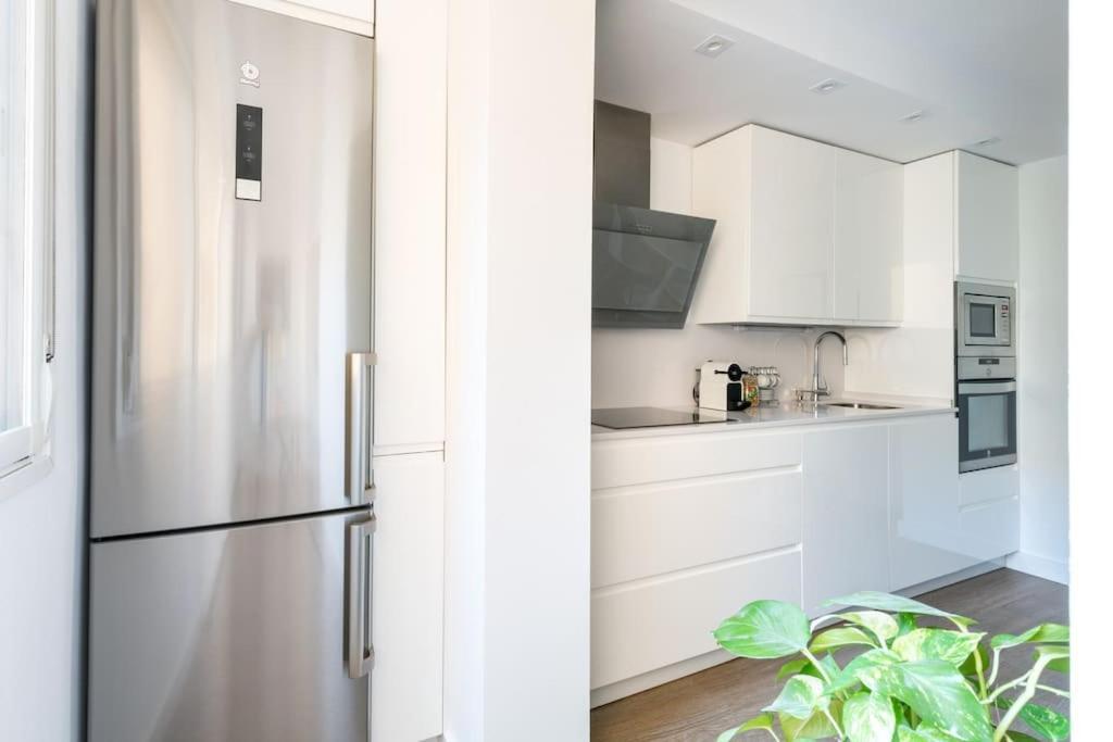 Apartamento Moderno En Triana 2 Dormitorios Y Aire Acondicionado เซบีญา ภายนอก รูปภาพ
