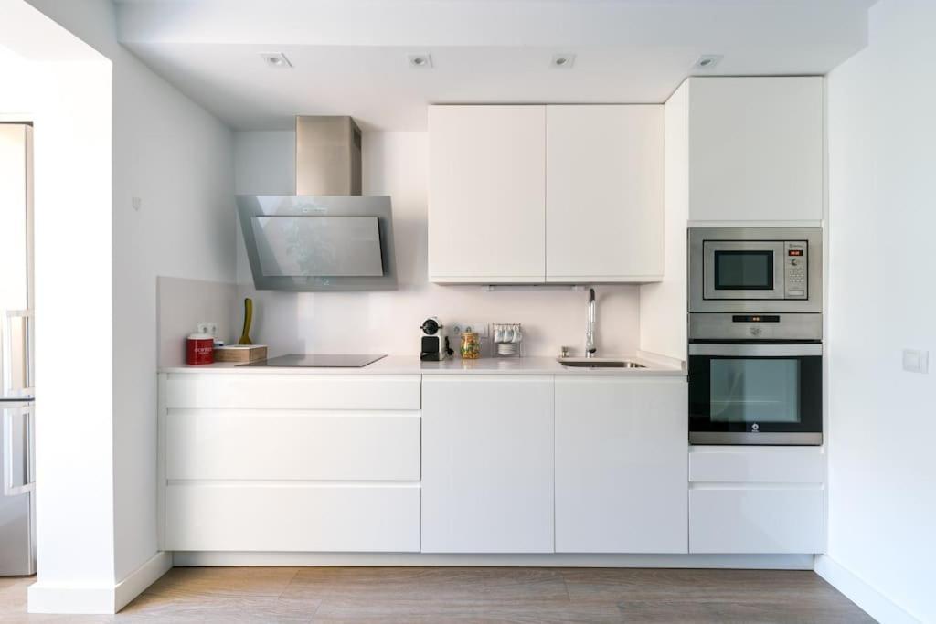 Apartamento Moderno En Triana 2 Dormitorios Y Aire Acondicionado เซบีญา ภายนอก รูปภาพ