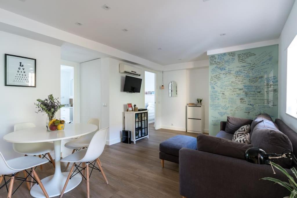Apartamento Moderno En Triana 2 Dormitorios Y Aire Acondicionado เซบีญา ภายนอก รูปภาพ