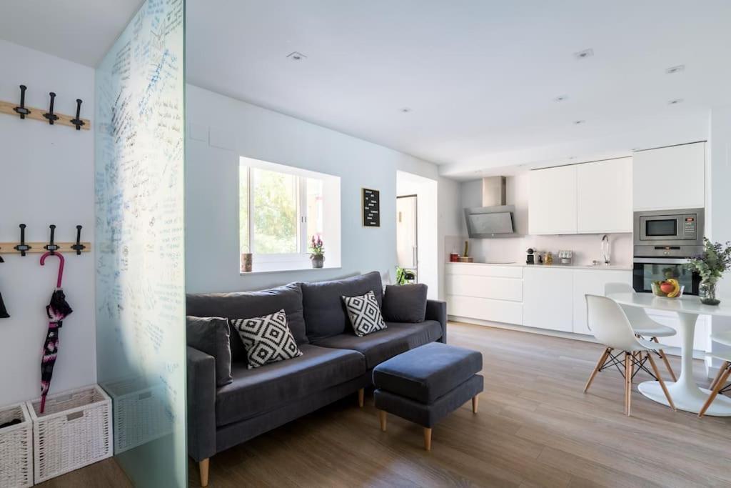 Apartamento Moderno En Triana 2 Dormitorios Y Aire Acondicionado เซบีญา ภายนอก รูปภาพ