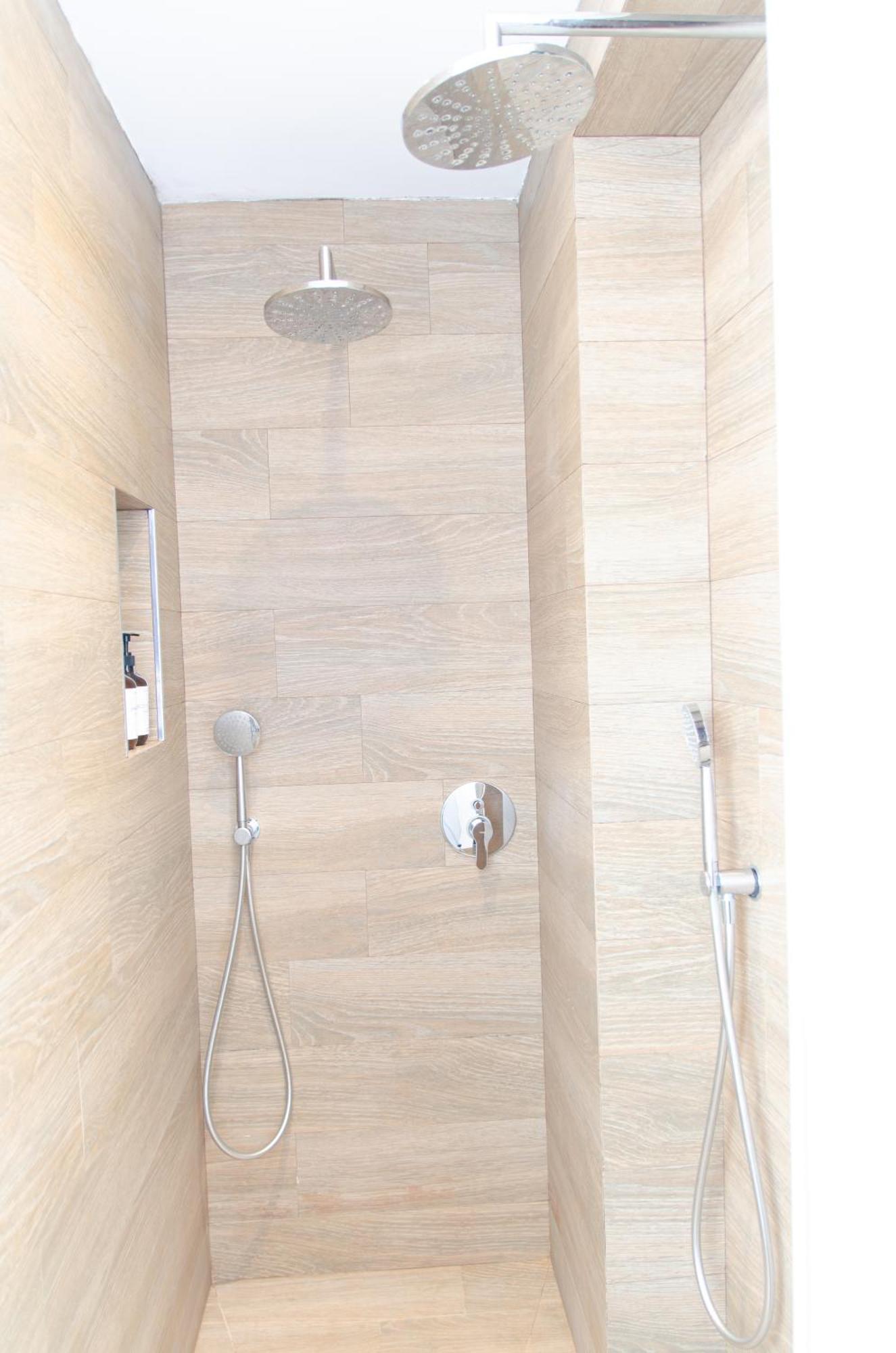 Apartamento Moderno En Triana 2 Dormitorios Y Aire Acondicionado เซบีญา ภายนอก รูปภาพ