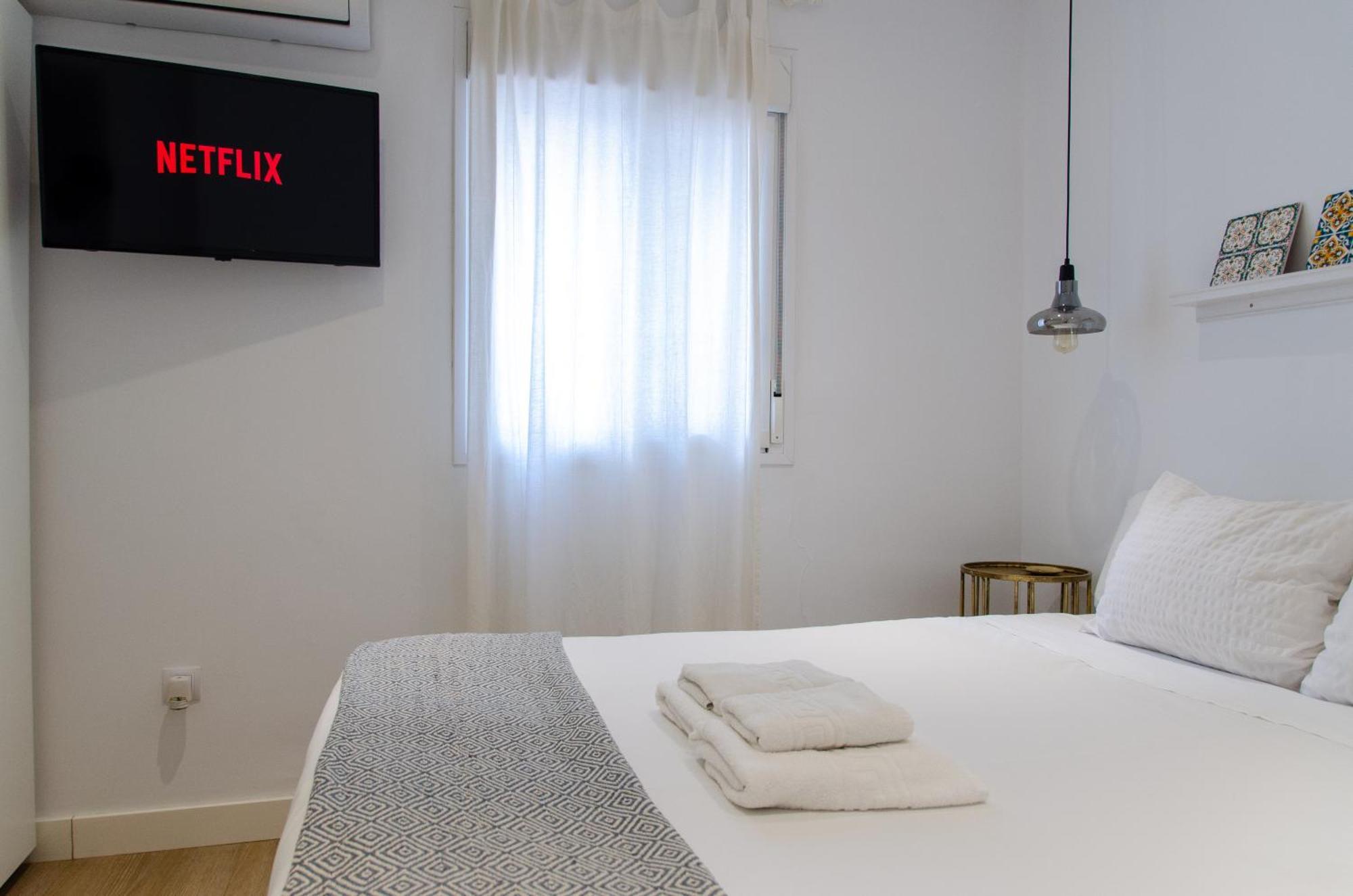 Apartamento Moderno En Triana 2 Dormitorios Y Aire Acondicionado เซบีญา ภายนอก รูปภาพ