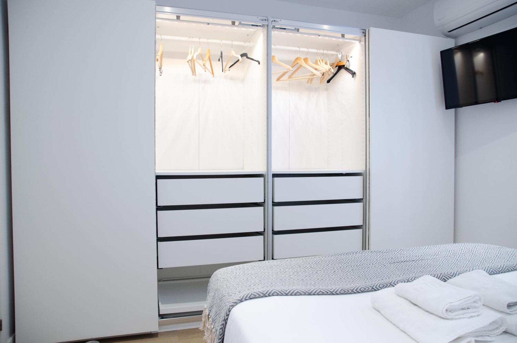 Apartamento Moderno En Triana 2 Dormitorios Y Aire Acondicionado เซบีญา ภายนอก รูปภาพ