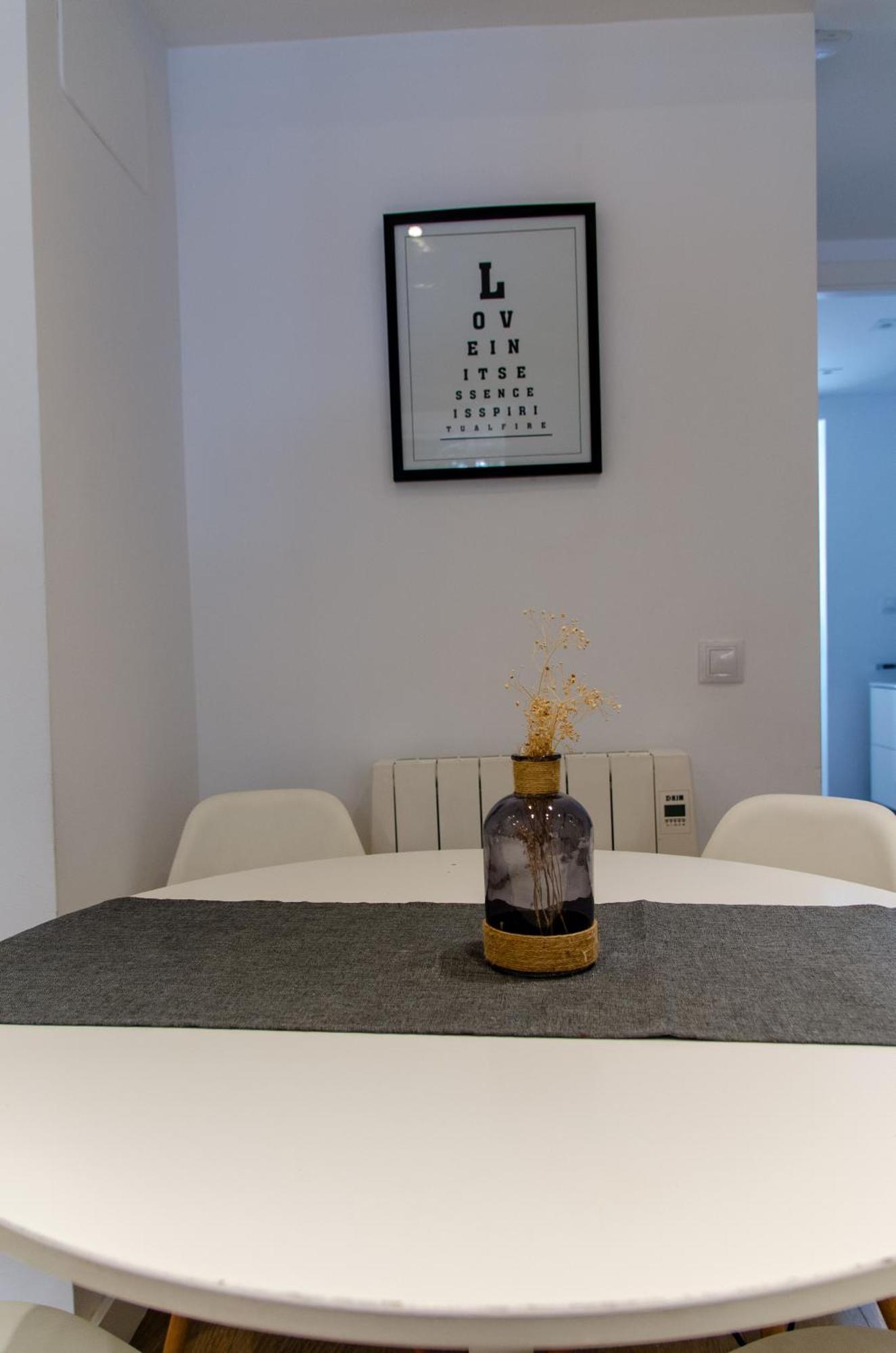 Apartamento Moderno En Triana 2 Dormitorios Y Aire Acondicionado เซบีญา ภายนอก รูปภาพ