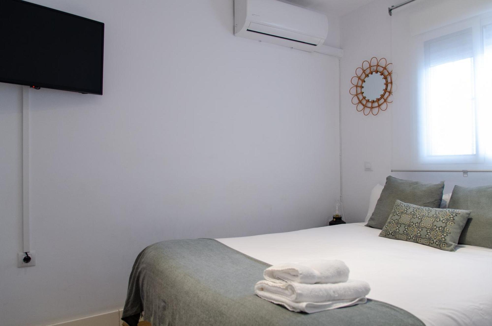 Apartamento Moderno En Triana 2 Dormitorios Y Aire Acondicionado เซบีญา ภายนอก รูปภาพ