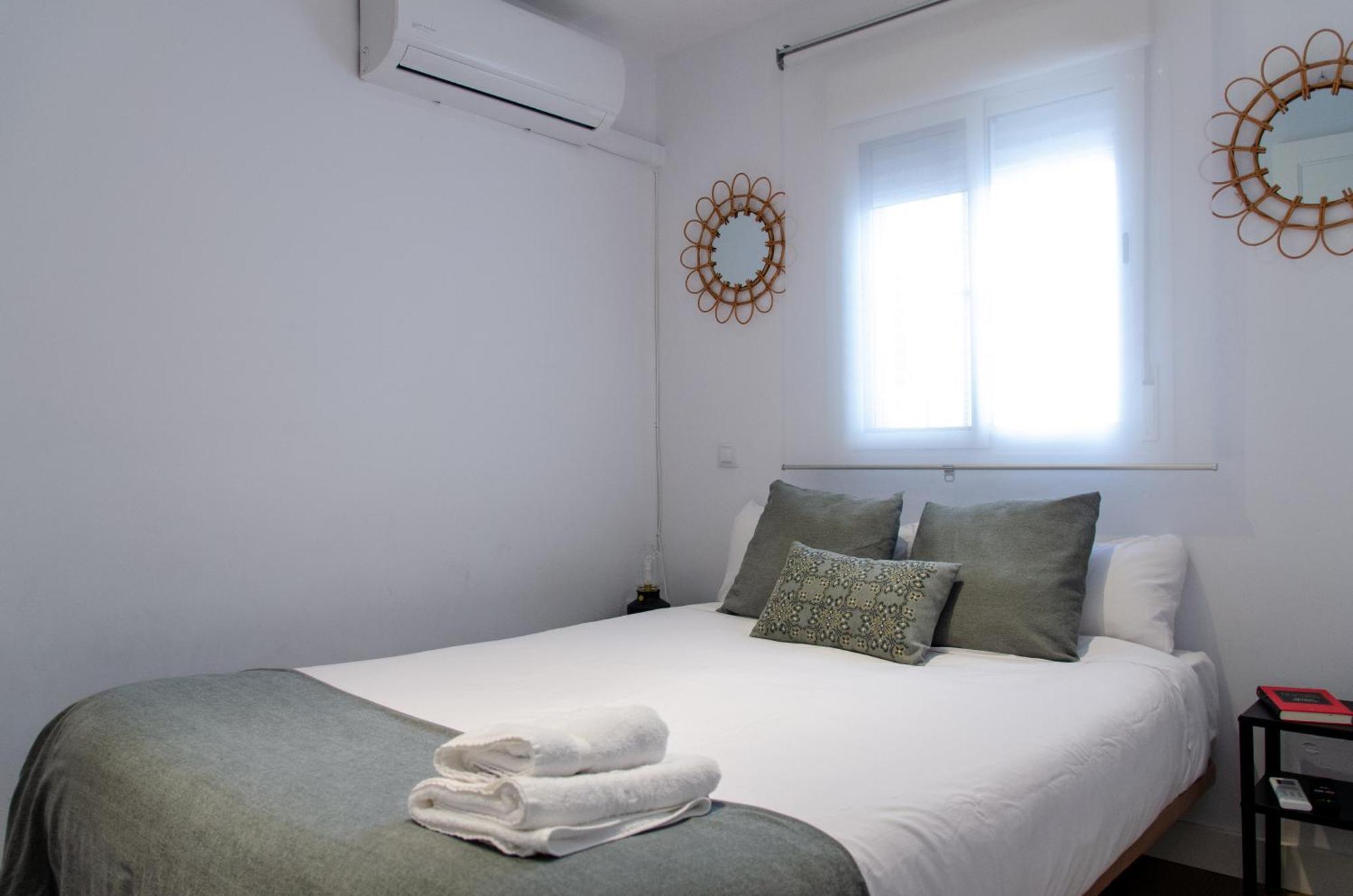Apartamento Moderno En Triana 2 Dormitorios Y Aire Acondicionado เซบีญา ภายนอก รูปภาพ