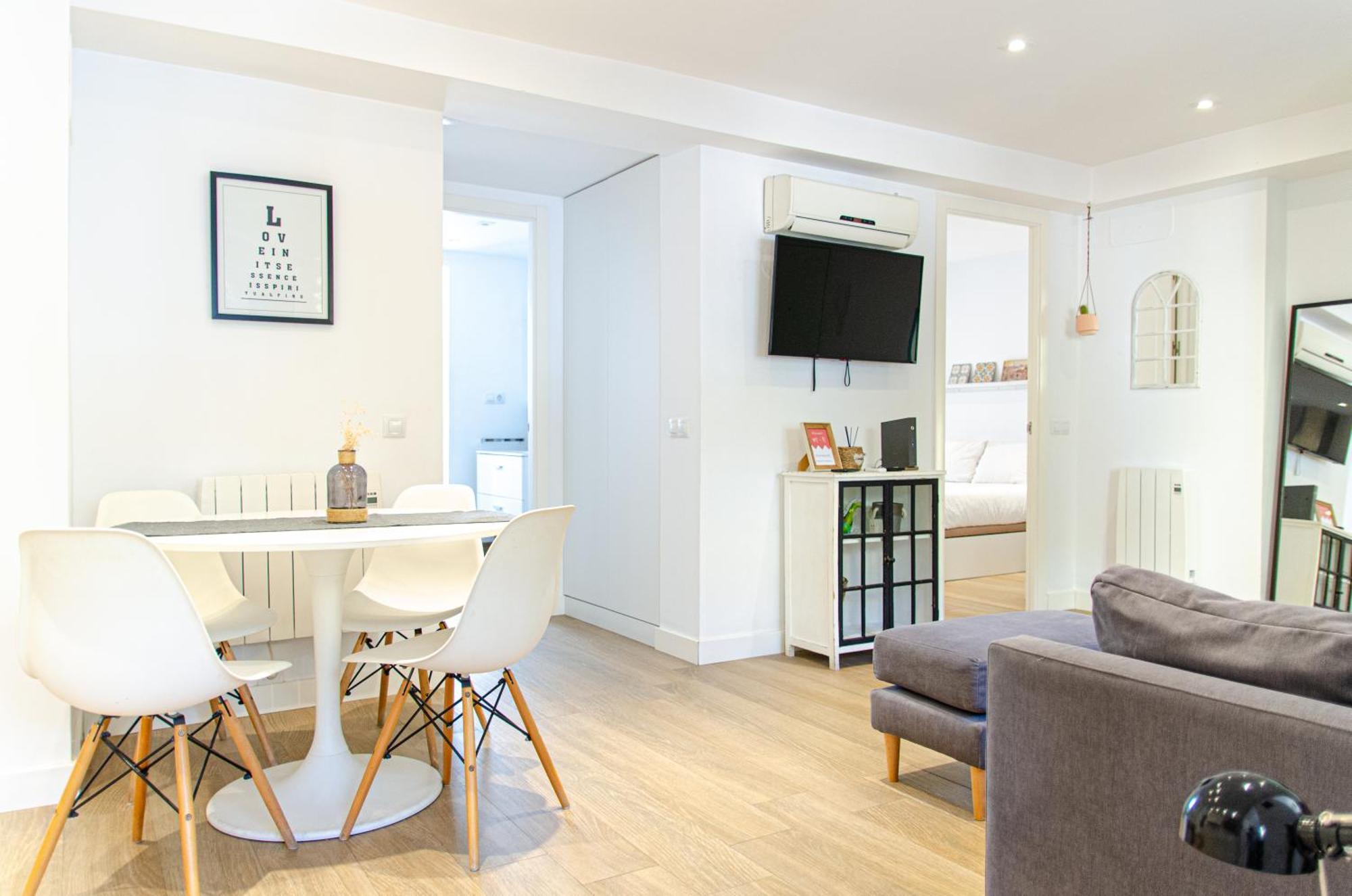 Apartamento Moderno En Triana 2 Dormitorios Y Aire Acondicionado เซบีญา ภายนอก รูปภาพ