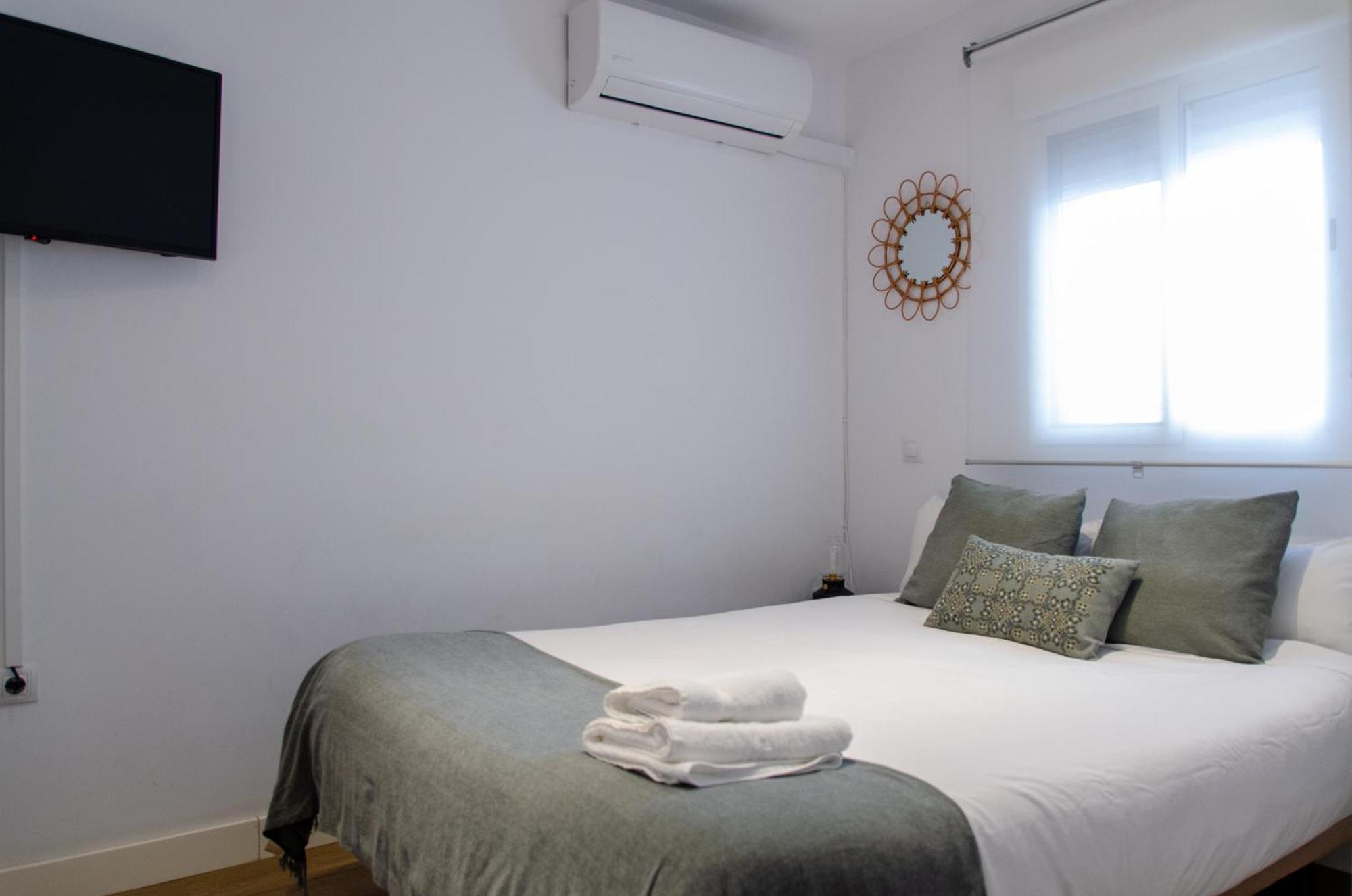 Apartamento Moderno En Triana 2 Dormitorios Y Aire Acondicionado เซบีญา ภายนอก รูปภาพ