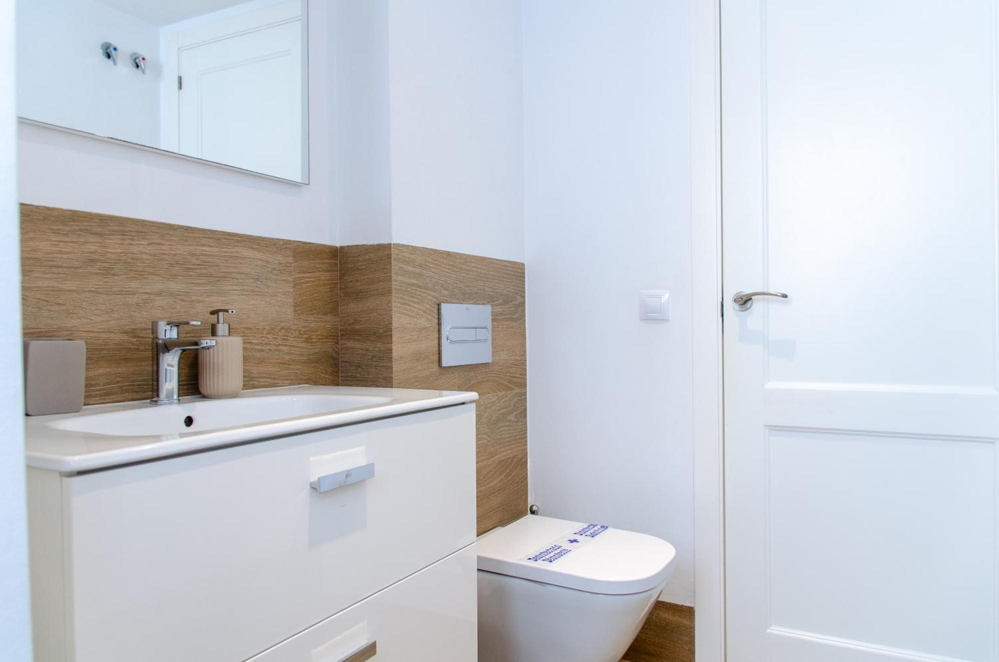 Apartamento Moderno En Triana 2 Dormitorios Y Aire Acondicionado เซบีญา ภายนอก รูปภาพ