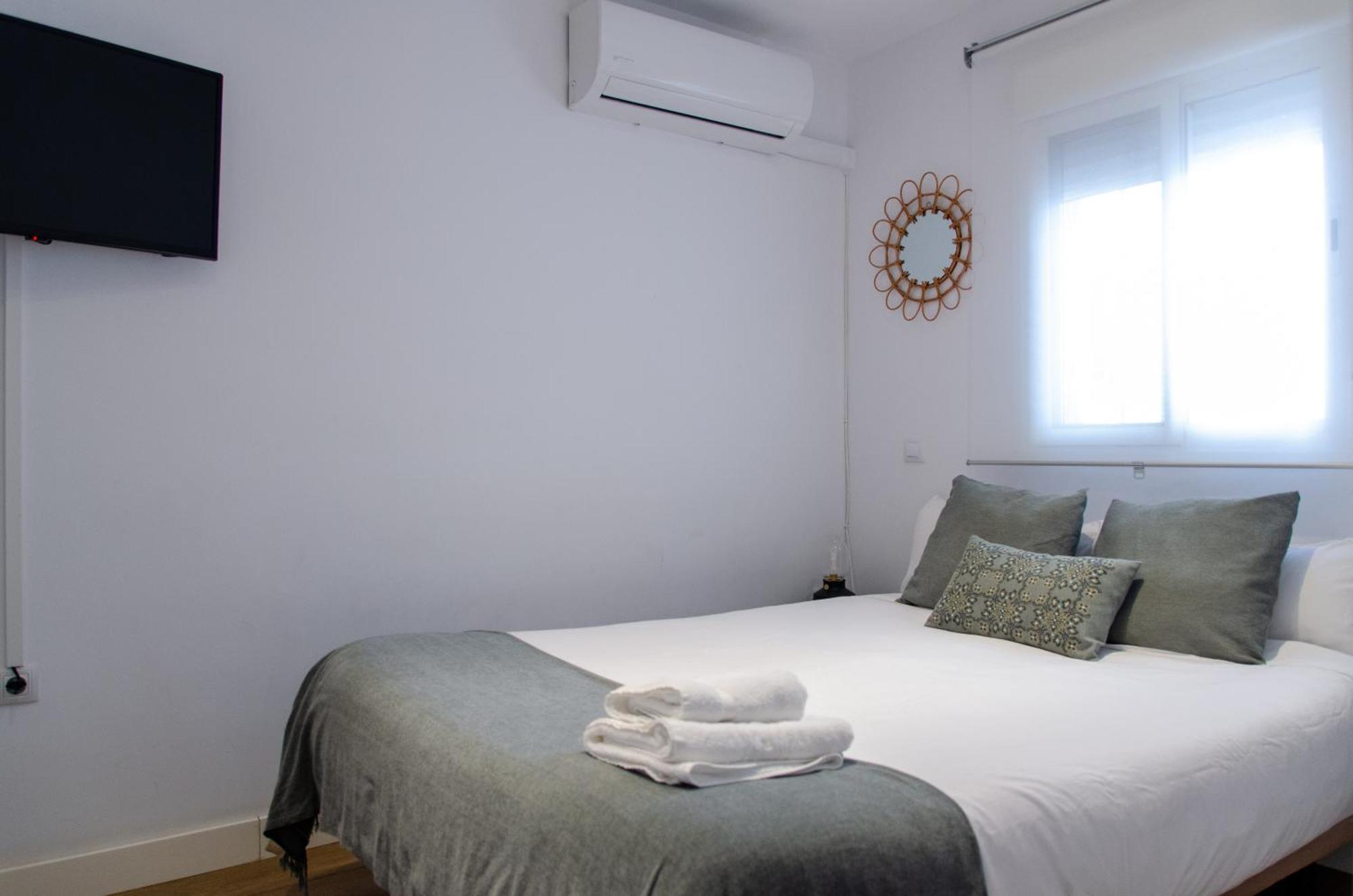 Apartamento Moderno En Triana 2 Dormitorios Y Aire Acondicionado เซบีญา ภายนอก รูปภาพ