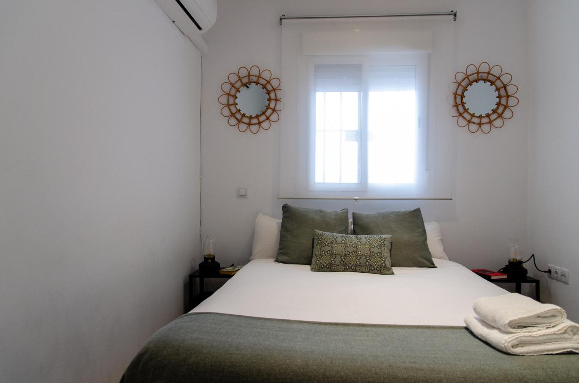Apartamento Moderno En Triana 2 Dormitorios Y Aire Acondicionado เซบีญา ภายนอก รูปภาพ