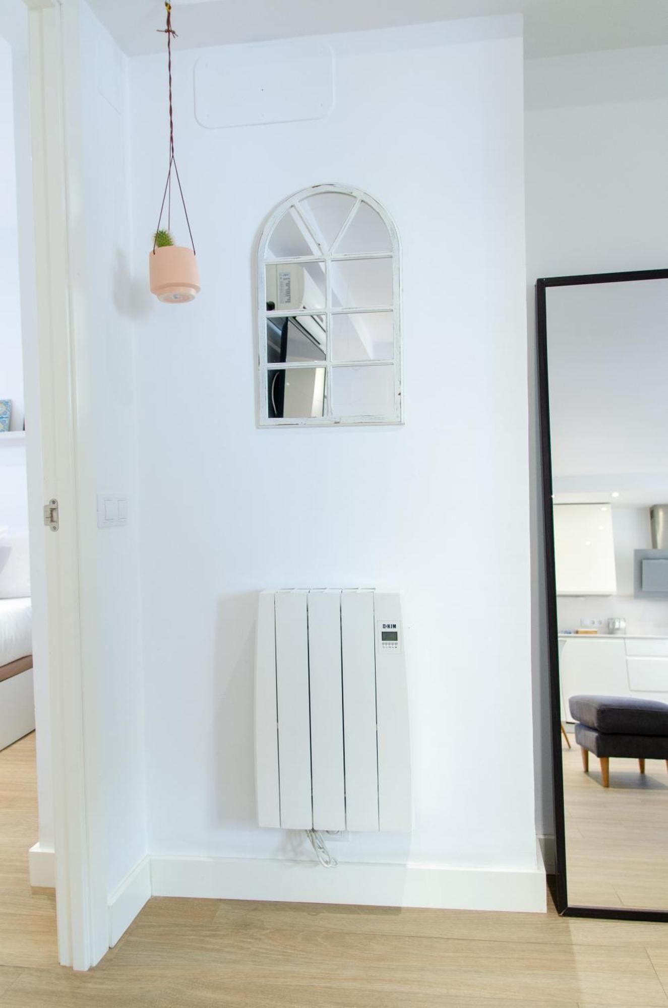Apartamento Moderno En Triana 2 Dormitorios Y Aire Acondicionado เซบีญา ภายนอก รูปภาพ