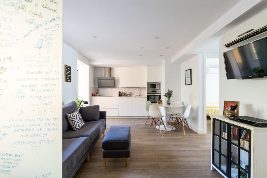 Apartamento Moderno En Triana 2 Dormitorios Y Aire Acondicionado เซบีญา ภายนอก รูปภาพ