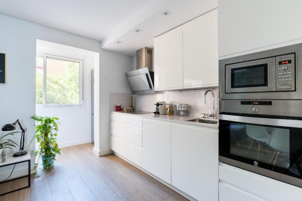 Apartamento Moderno En Triana 2 Dormitorios Y Aire Acondicionado เซบีญา ภายนอก รูปภาพ