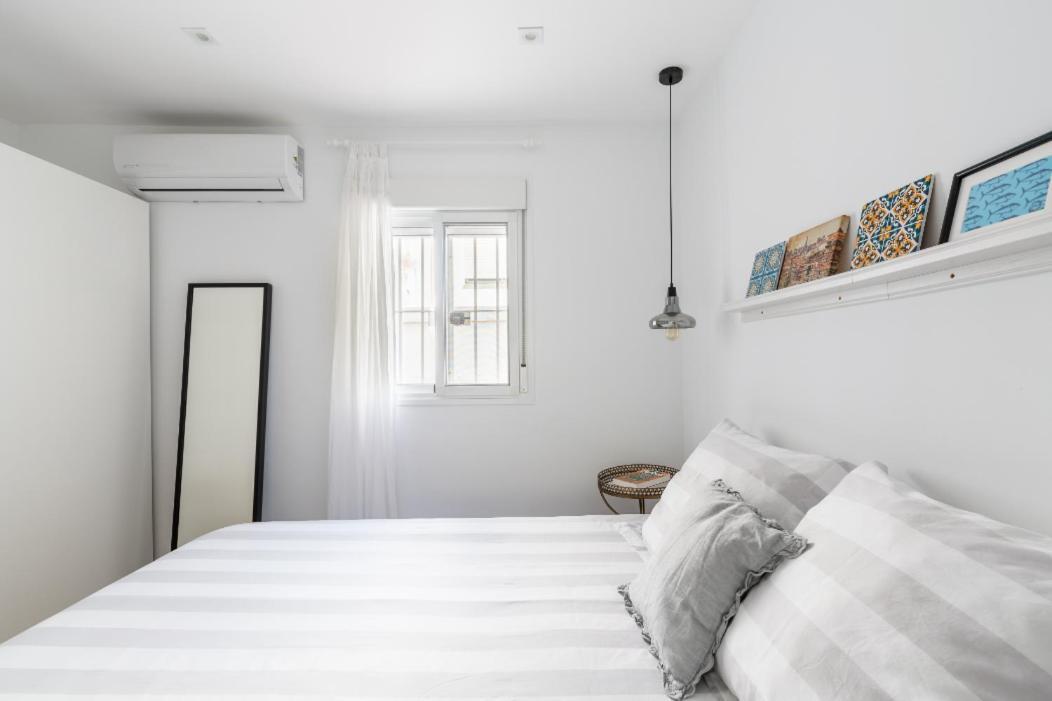 Apartamento Moderno En Triana 2 Dormitorios Y Aire Acondicionado เซบีญา ภายนอก รูปภาพ