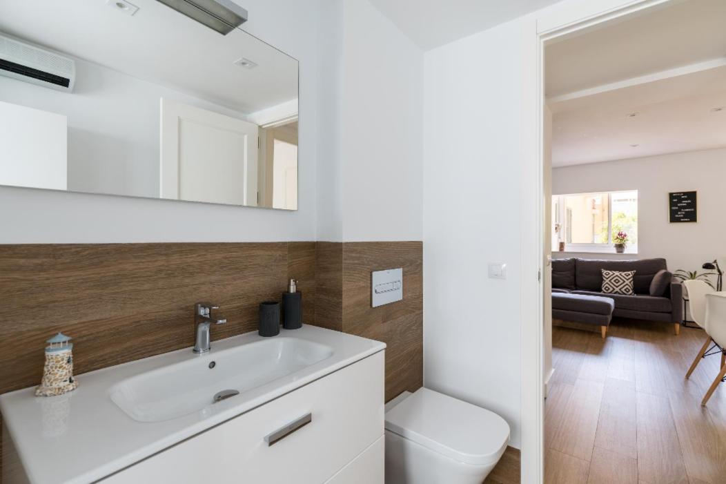 Apartamento Moderno En Triana 2 Dormitorios Y Aire Acondicionado เซบีญา ภายนอก รูปภาพ